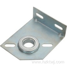 Garage door intermediate bearing bracket